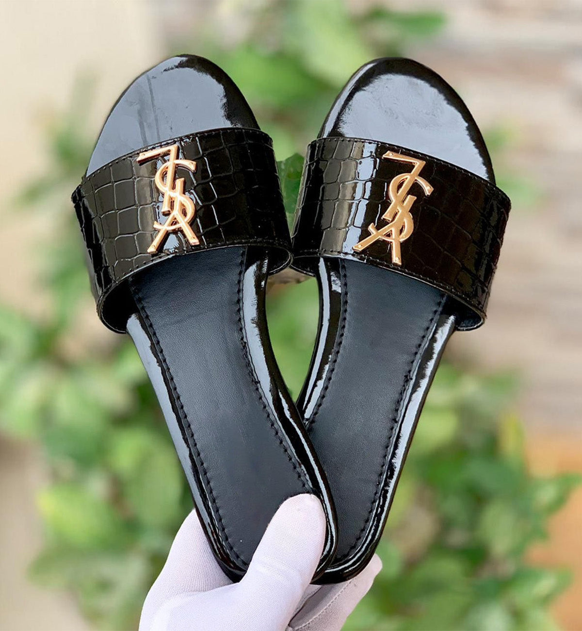 Noir Charm Slides